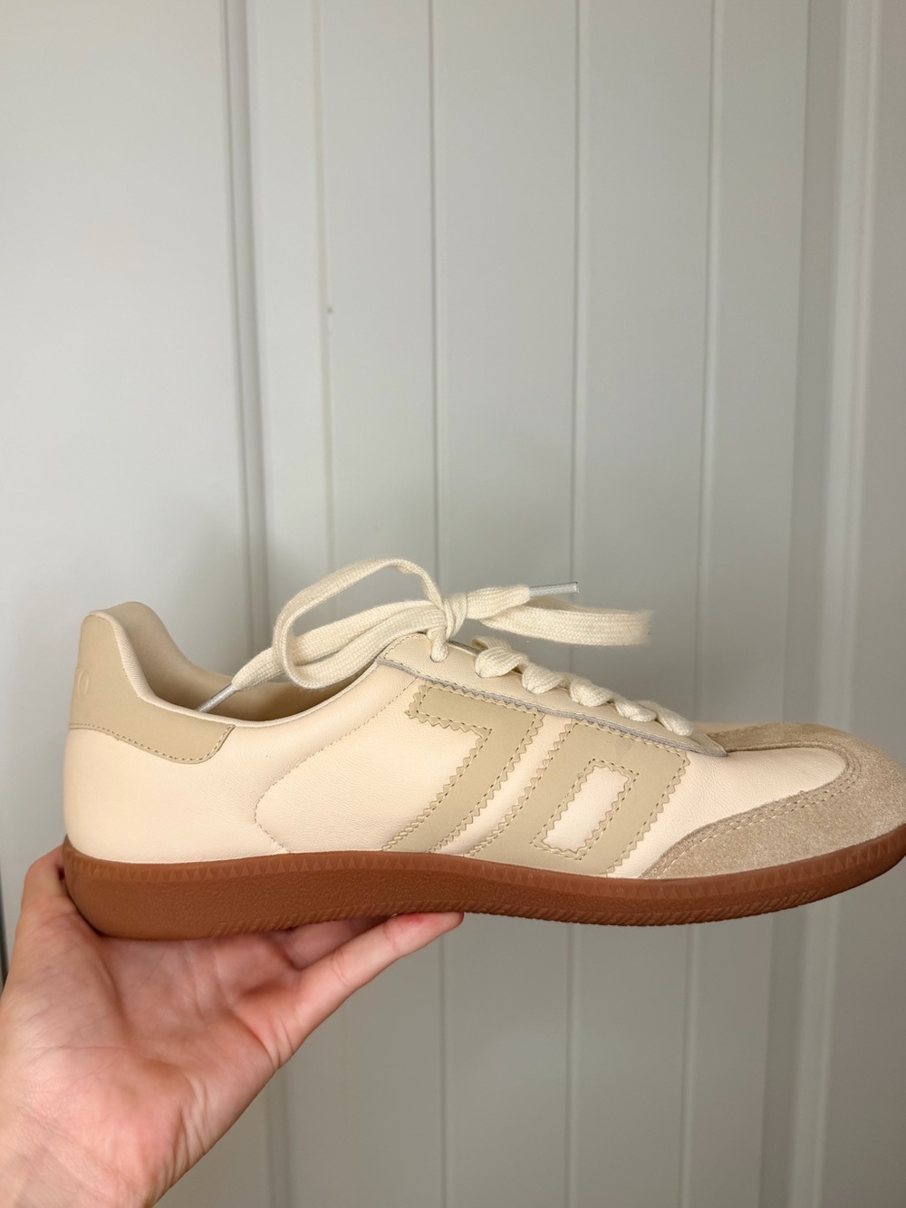 NEVER WORN: Back 70 Cloud D26